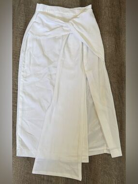 SNDYS. Zanita High Waisted Midi Skirt in White, Size 4